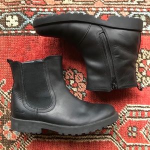 Clarks girls black leather Chelsea boots size 12